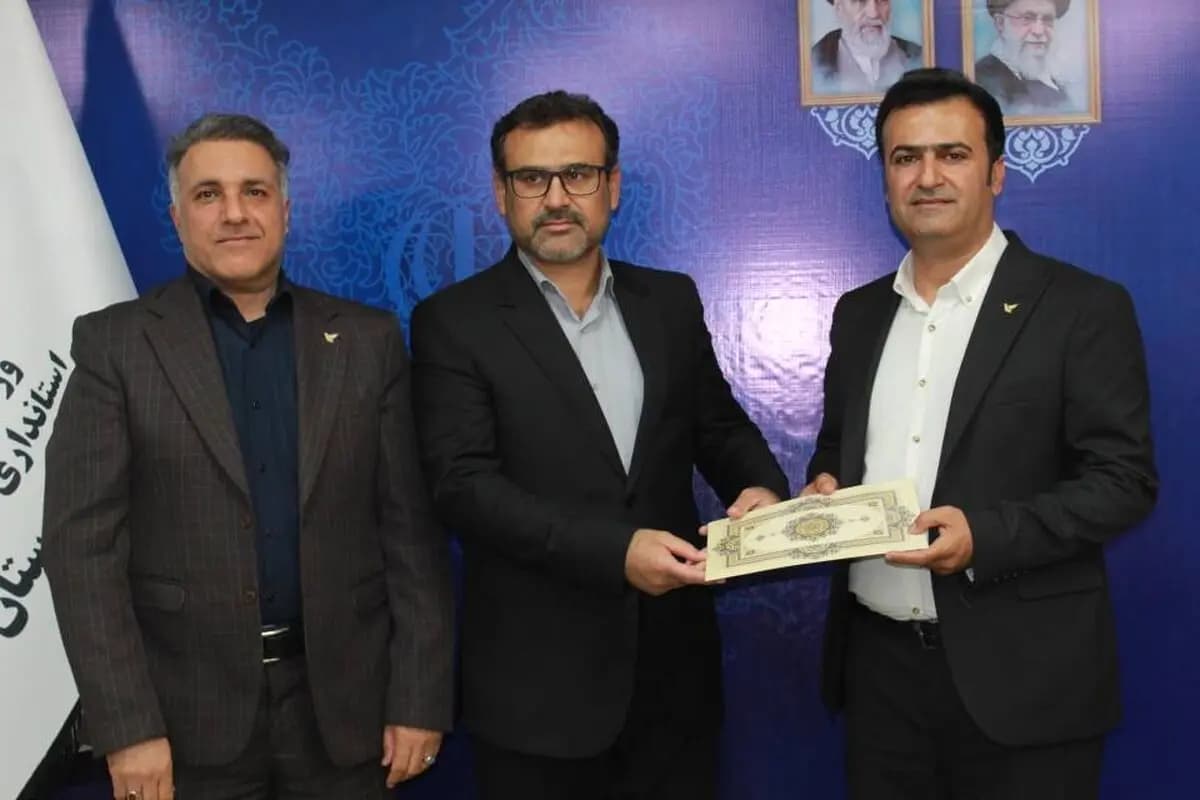 ابلاغ حکم سرپرستی اداره پست شهرستان لامرد به داوود غفوری