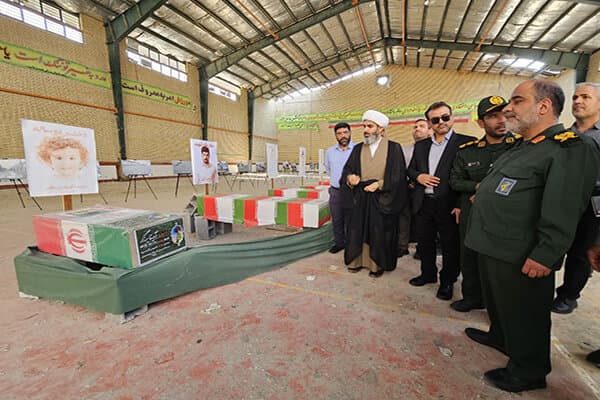 بازدید مسئولان از یادمان شهدای جنگ رمضان در سالن شهید نعیمی لامرد
