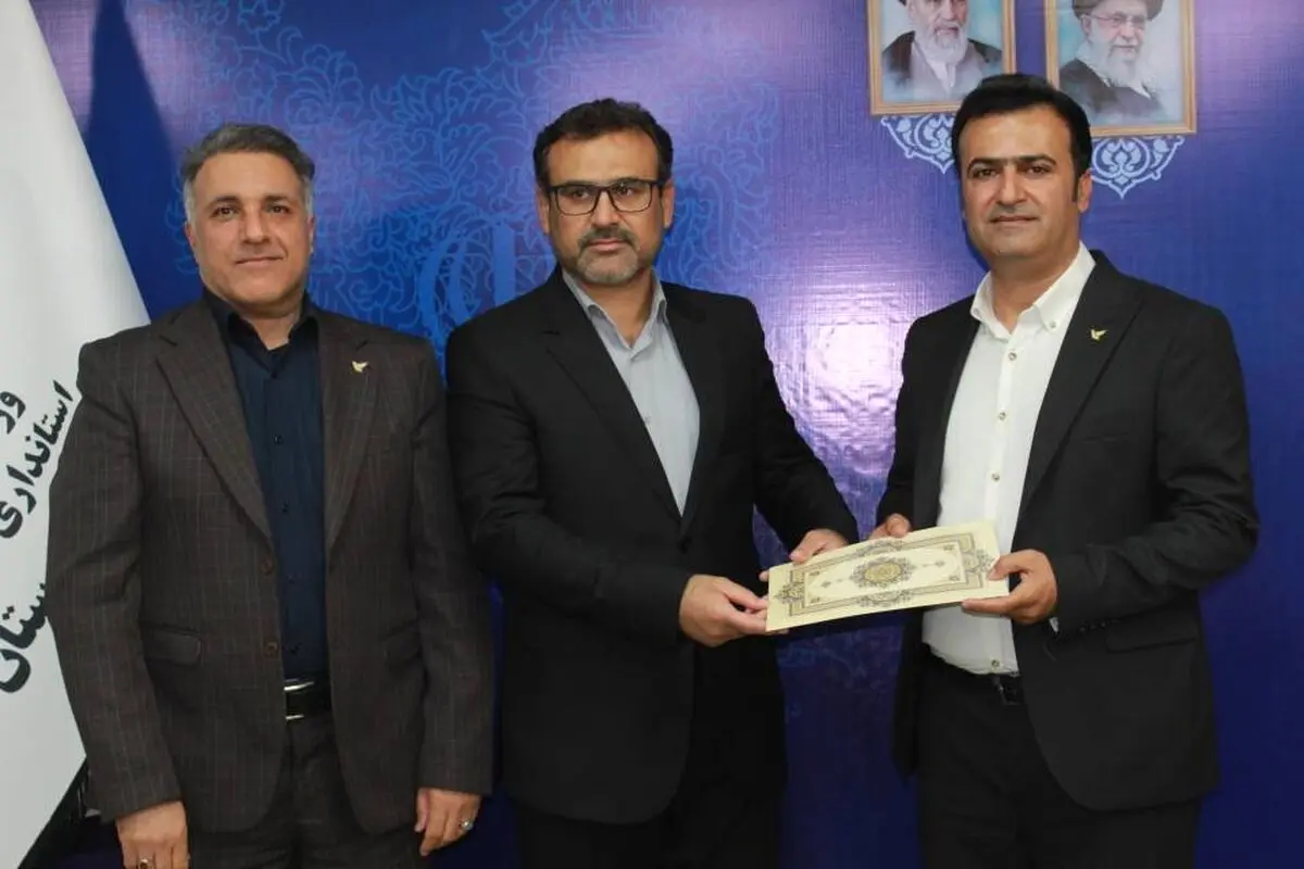 ابلاغ حکم سرپرستی اداره پست شهرستان لامرد به داوود غفوری